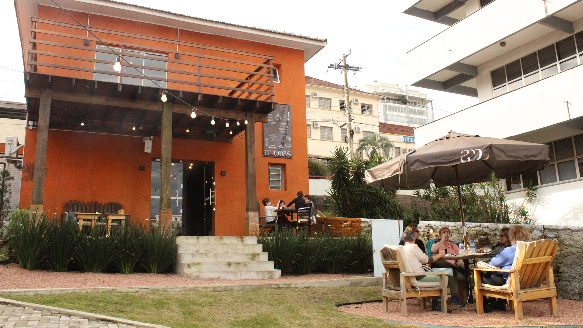 Amores | Livraria & Cafeteria